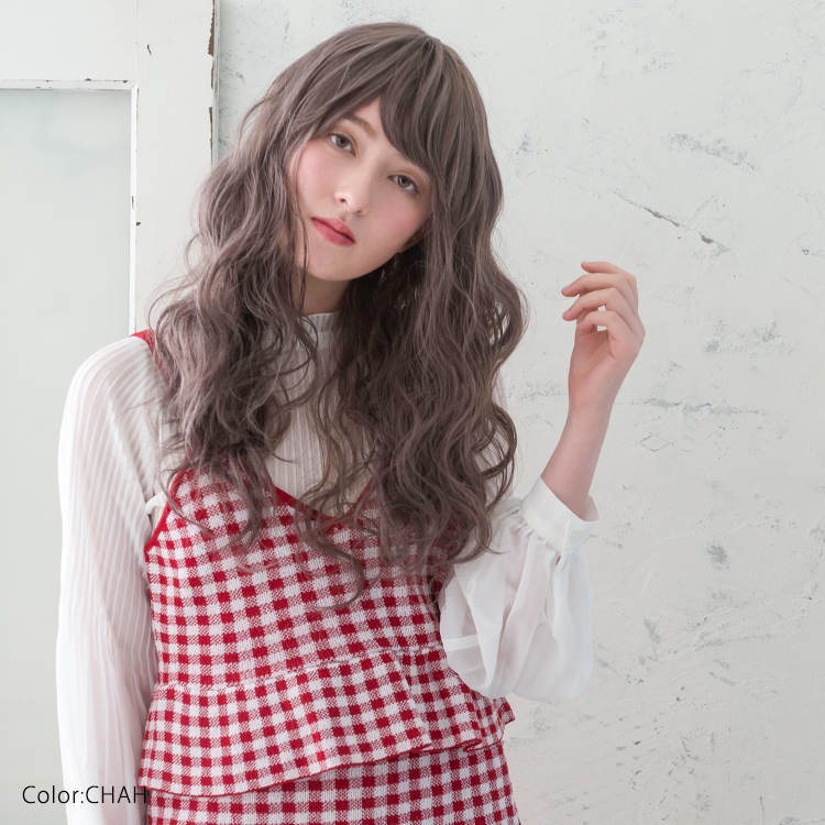フワフワな女性らしい質感とシルエットのニュアンスが楽しめる1回は試してみたいウェーブヘアのファッションフルウィッグ