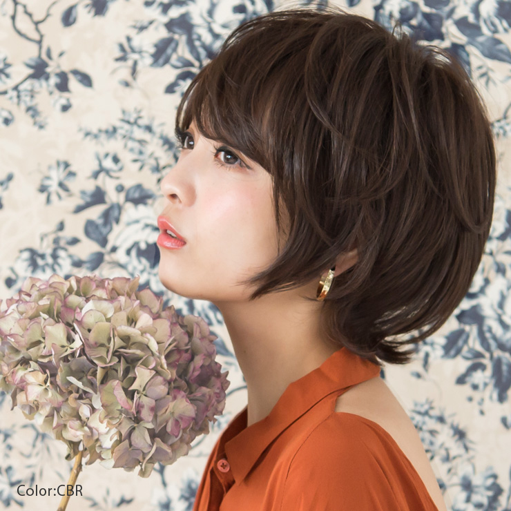 詰めすぎない植え方で人のつむじをリアルに再現。俯いても、上からの視線が気になるシーンでも安心できます。