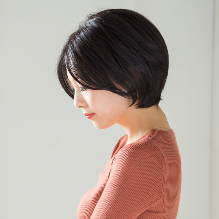 凛とした強さを感じさせるNBK(ナチュラルブラック)。アクアドール ヴィーナスシリーズで最も暗いカラーで、真っ黒が欲しいという方にはこちらがおすすめです。
