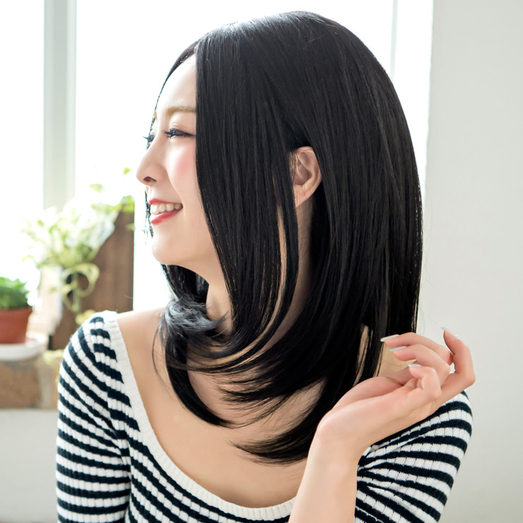 二番目に暗いカラーのCBKは「とても濃いこげ茶」という感じですが、NBKは黒髪です。