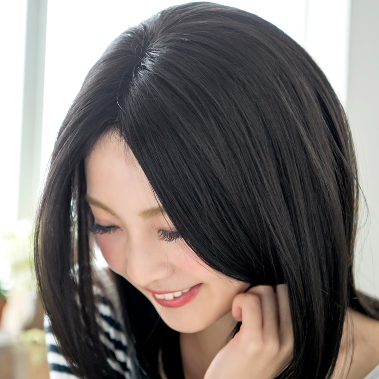 地毛が真っ黒という方や、職場・学校が厳しくてという方にとてもご好評いただいています。真っ黒の黒髪ではありますが、青光りしないよう、ほんの少しだけ赤みの感じられる色合いを採用していますよ。