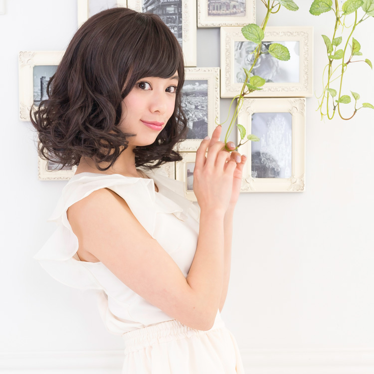 アクアドールのファッションフルウィッグ、「ピュアウェーブセミショートウィッグ」のカラーSBKです。