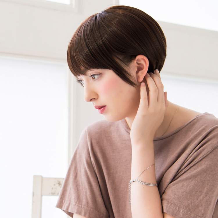 アクアドールのファッションフルウィッグ、「小顔ナチュラルショートウィッグ」のカラーCBです。