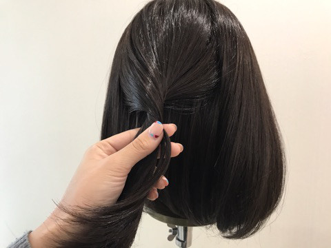 ヘアゴムなし！ボブウィッグで作るこなれ感ハーフアップ