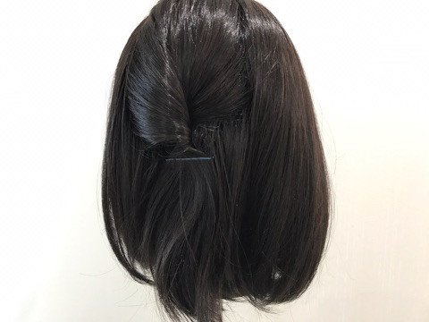 ヘアゴムなし！ボブウィッグで作るこなれ感ハーフアップ