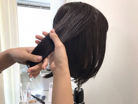 ヘアゴムなし！ボブウィッグで作るこなれ感ハーフアップ