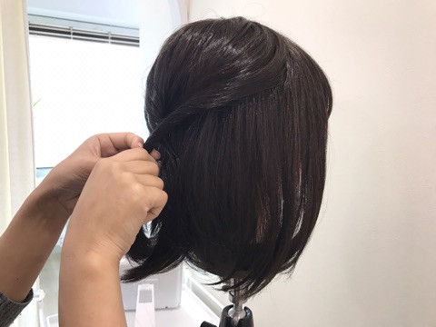 ヘアゴムなし！ボブウィッグで作るこなれ感ハーフアップ