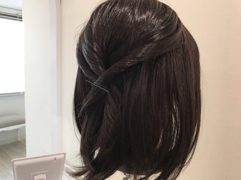 ヘアゴムなし！ボブウィッグで作るこなれ感ハーフアップ