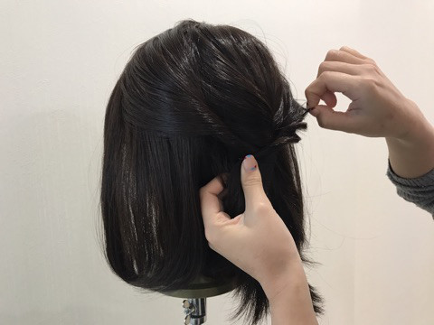 ヘアゴムなし！ボブウィッグで作るこなれ感ハーフアップ