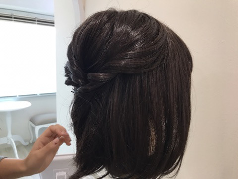 ヘアゴムなし！ボブウィッグで作るこなれ感ハーフアップ