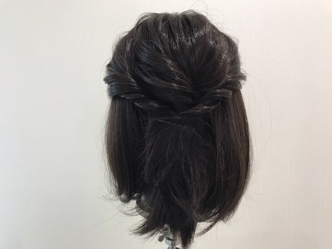 ヘアゴムなし！ボブウィッグで作るこなれ感ハーフアップ