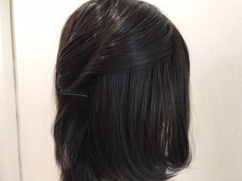ヘアゴムなし！ボブウィッグで作るこなれ感ハーフアップ