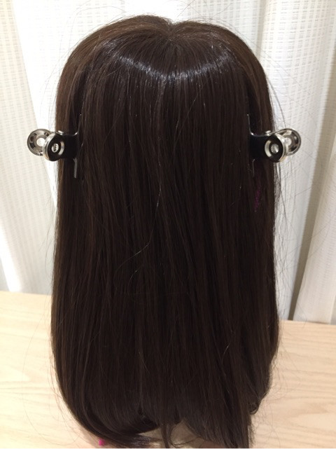 カットハサミ、スキハサミを使用したウィッグの前髪カットの方法をご紹介