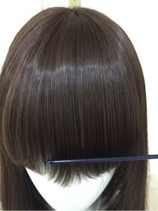 カットハサミ、スキハサミを使用したウィッグの前髪カットの方法をご紹介