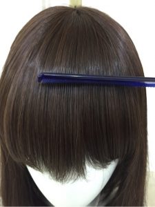 カットハサミ、スキハサミを使用したウィッグの前髪カットの方法をご紹介