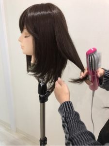 100％人工毛ウィッグのワンカールボブや毛先の戻し方