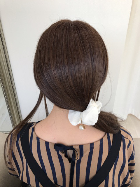 ヴィーナス ワンカールミディアムボブウィッグをシュシュでスタイリングしてみました