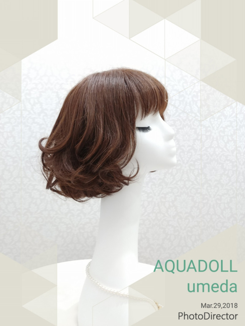 涼しさ倍増！ふわふわ軽やかウェーブのショートボブウィッグ | 梅田