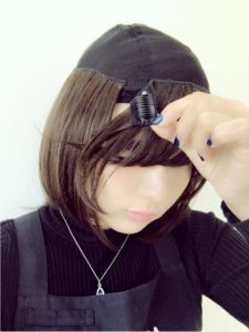 【医療用ウィッグ】頭頂部が通気性の良いネットになった便利な髪付き帽子
