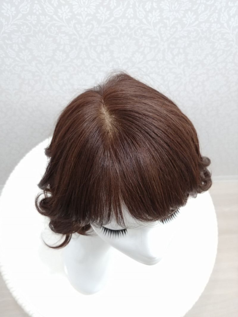 アクアドール梅田サロン ウィッグの爽やか、涼しげシリーズ！ちょっときつめの外ハネウェーブ