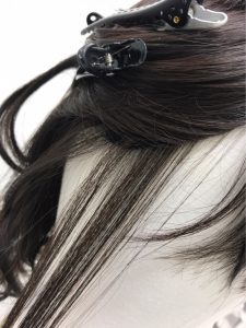 アクアドール東京サロン、ウィッグの縮れにヘアアイロンのご提案