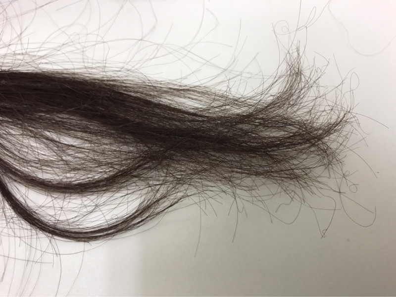 アクアドール東京サロン、ウィッグの縮れにヘアアイロンのご提案