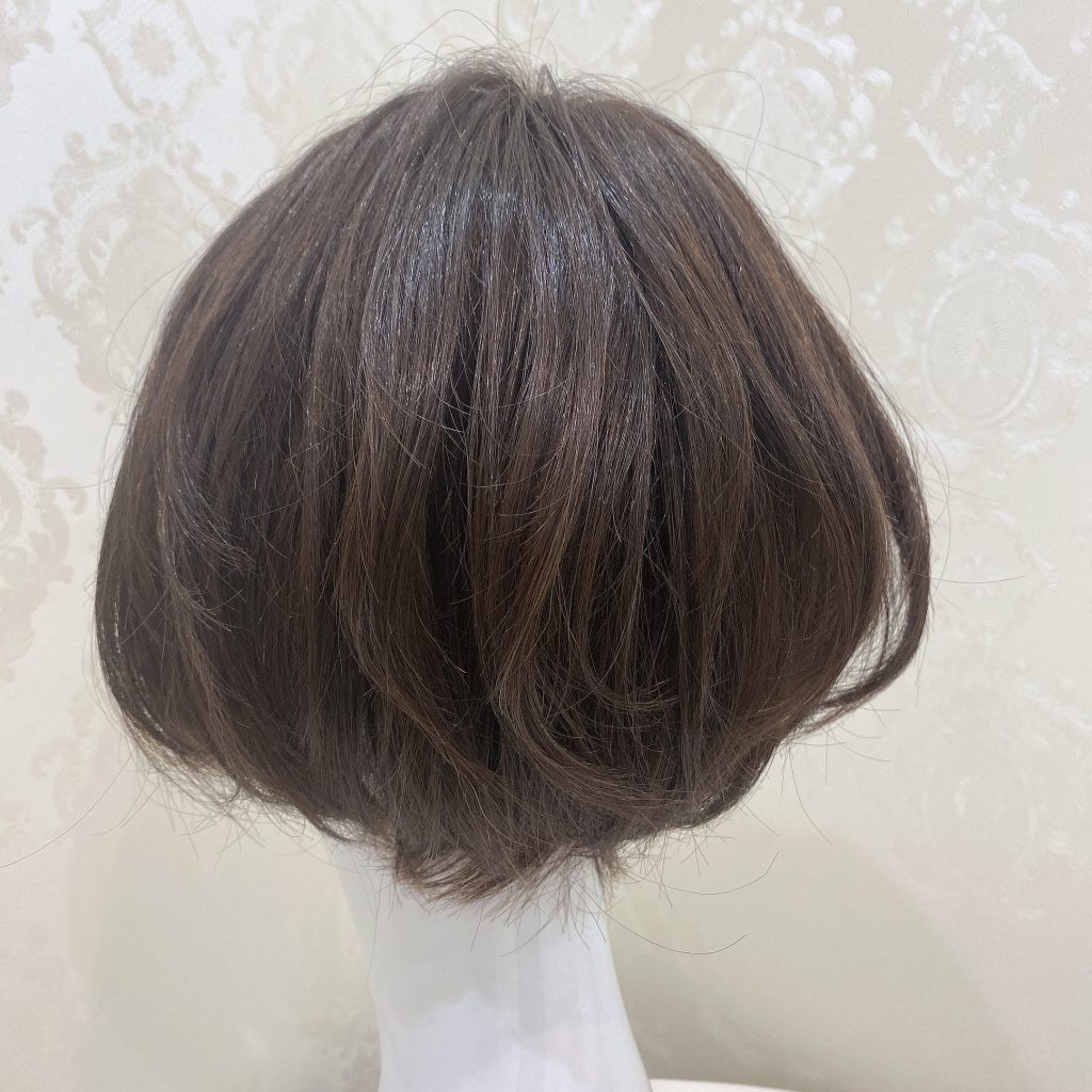 人毛MIX既製品ウィッグでカットアレンジでふんわりショートボブ